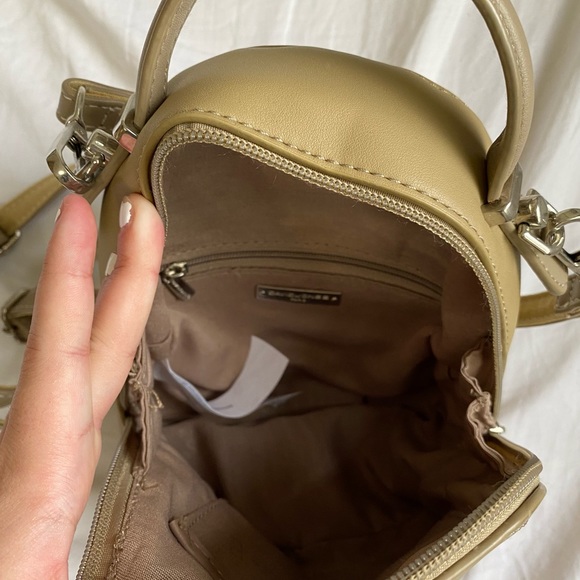 cream mini backpack👜✨ - Picture 3 of 3